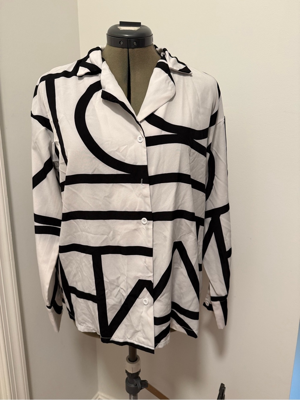 Women’s Black & White Graphic Button-Down Shirt